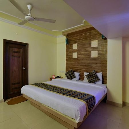 Oyo 2289 Hotel Radha Palace Kukas Luaran gambar