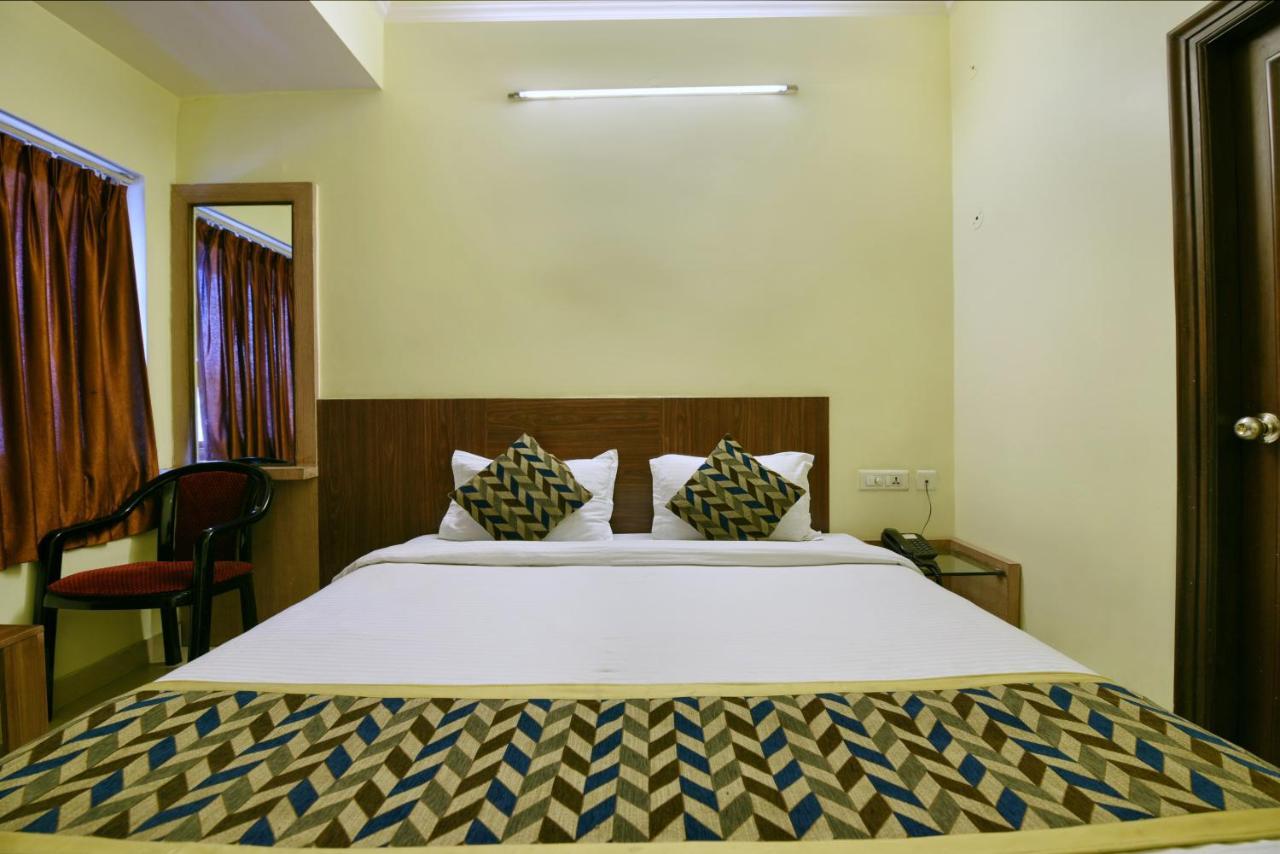 Oyo 2289 Hotel Radha Palace Kukas Luaran gambar
