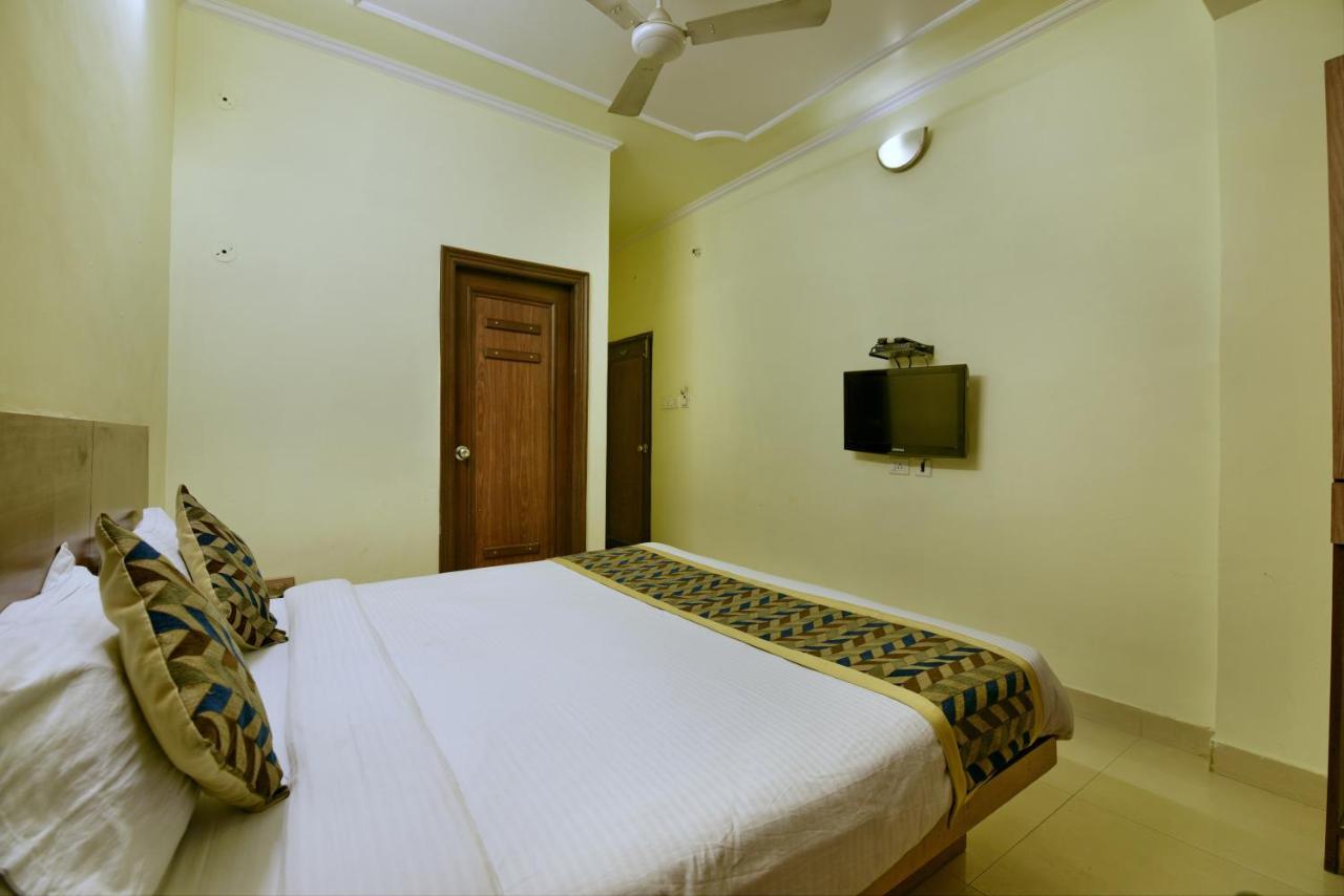 Oyo 2289 Hotel Radha Palace Kukas Luaran gambar