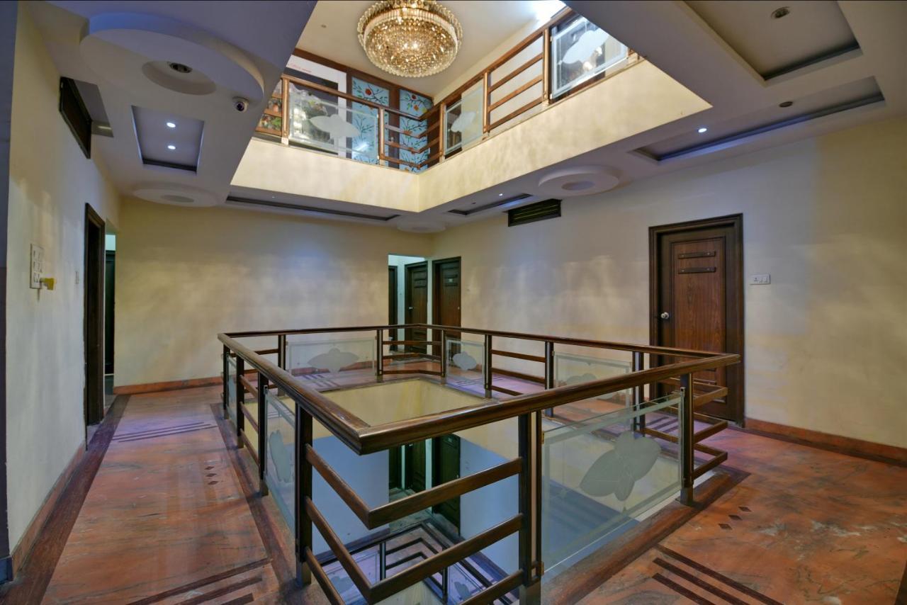 Oyo 2289 Hotel Radha Palace Kukas Luaran gambar